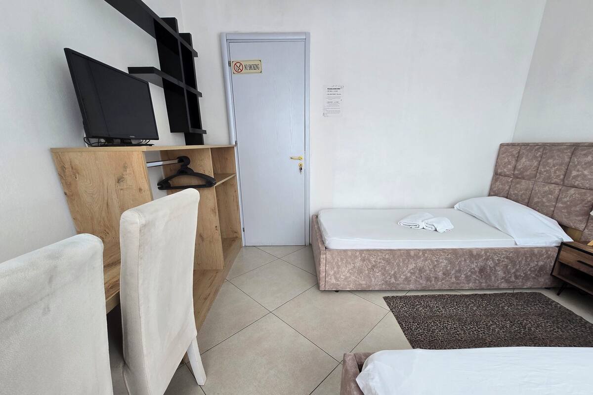 Kamar Twin Basic, pemandangan kota | Meja kerja, kedap suara, setrika/meja setrika, dan Wi-Fi gratis