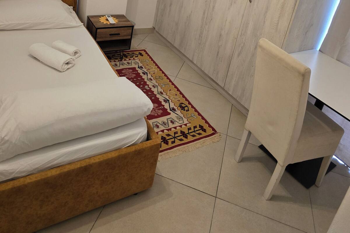 Kamar Single Basic, pemandangan kota | Meja kerja, kedap suara, setrika/meja setrika, dan Wi-Fi gratis