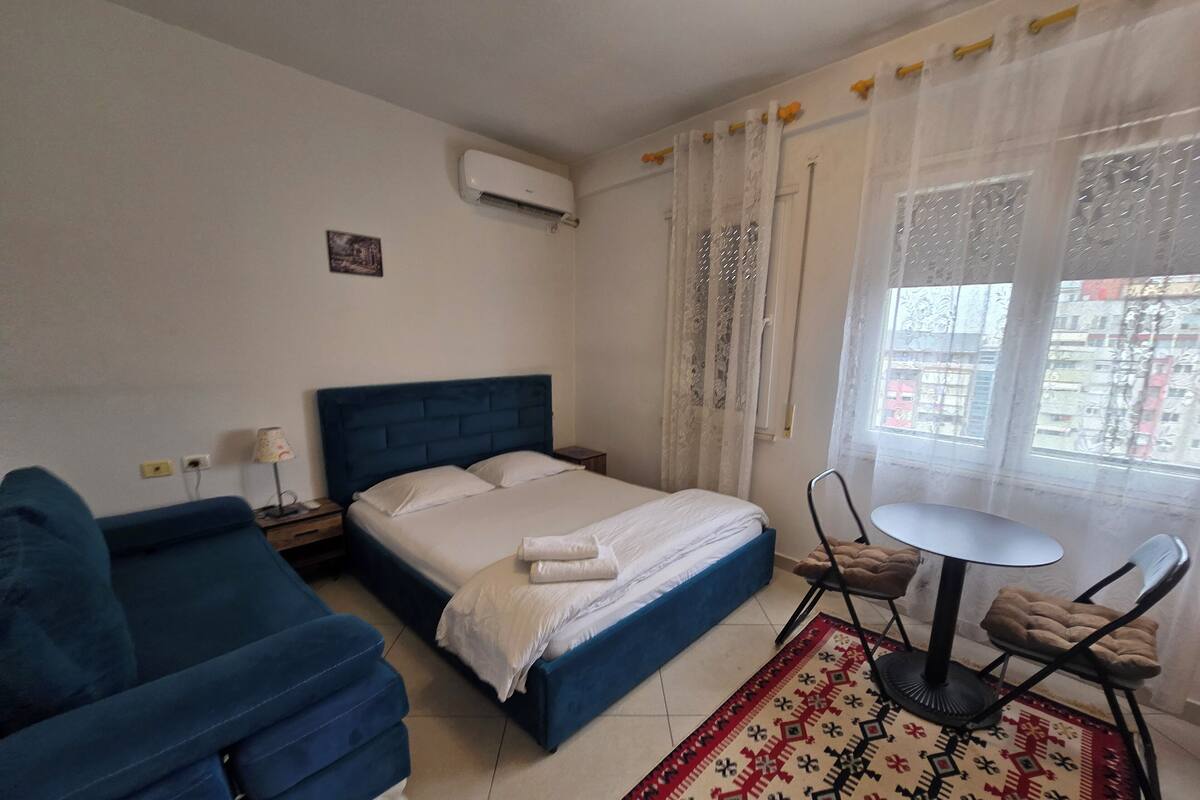 Kamar Double Basic, pemandangan kota | Meja kerja, kedap suara, setrika/meja setrika, dan Wi-Fi gratis
