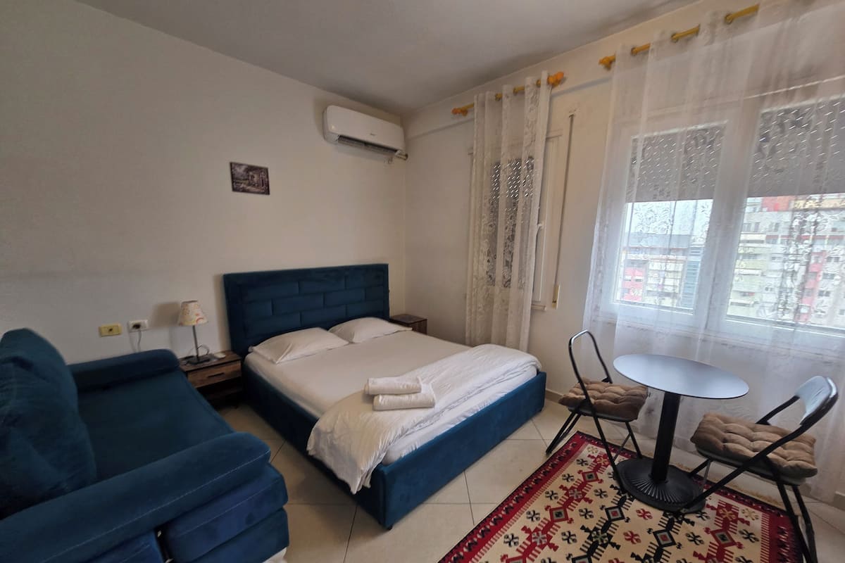 Basic Double Room, City View | 1 bedroom, desk, soundproofing, iron/ironing board