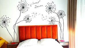Standard-Studio, Blick auf den Innenhof | Schreibtisch, schallisolierte Zimmer, Bügeleisen/Bügelbrett