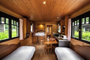 1 habitación y ropa de cama