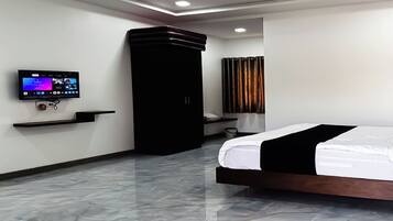 1 bedroom, down duvets, memory-foam beds, minibar