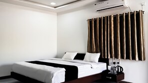 1 多间卧室、羽绒被、记忆海绵床垫、迷你吧