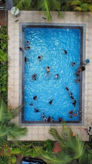 2 outdoor pools - Discover Resorts Pali (Sudhagad)