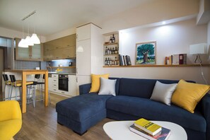 Living area - Modern, Stylish Maisonette (Itea)