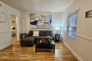 Smart TV - Steps to Midtown Fun - Sleeps 9 (Atlanta)
