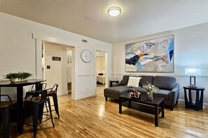 Smart TV - Steps to Midtown Fun - Sleeps 9 (Atlanta)