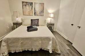 3 Schlafzimmer, Schreibtisch, Bügeleisen/Bügelbrett, Reisekinderbett