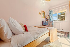 Iron/ironing board, free WiFi, bed sheets - Basketmakers Cottage (Henley-On-Thames)