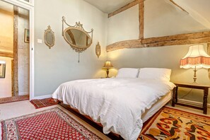 Een strijkplank/strijkijzer, gratis wifi, beddengoed