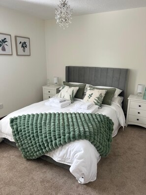 2 soverom, strykejern/-brett, wi-fi (inkludert) og sengetøy