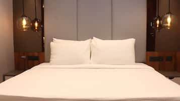 Standard Double Room, Non Smoking | Desk, laptop workspace, free WiFi, bed sheets