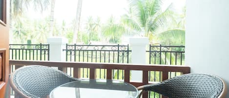 Deluxe Twin Room, Balcony, Garden View | Room amenity