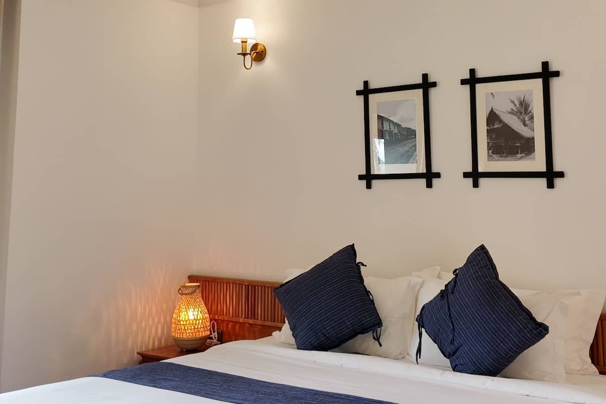 Premium Double Room, Garden View | Minibar, desk, free WiFi, bed sheets