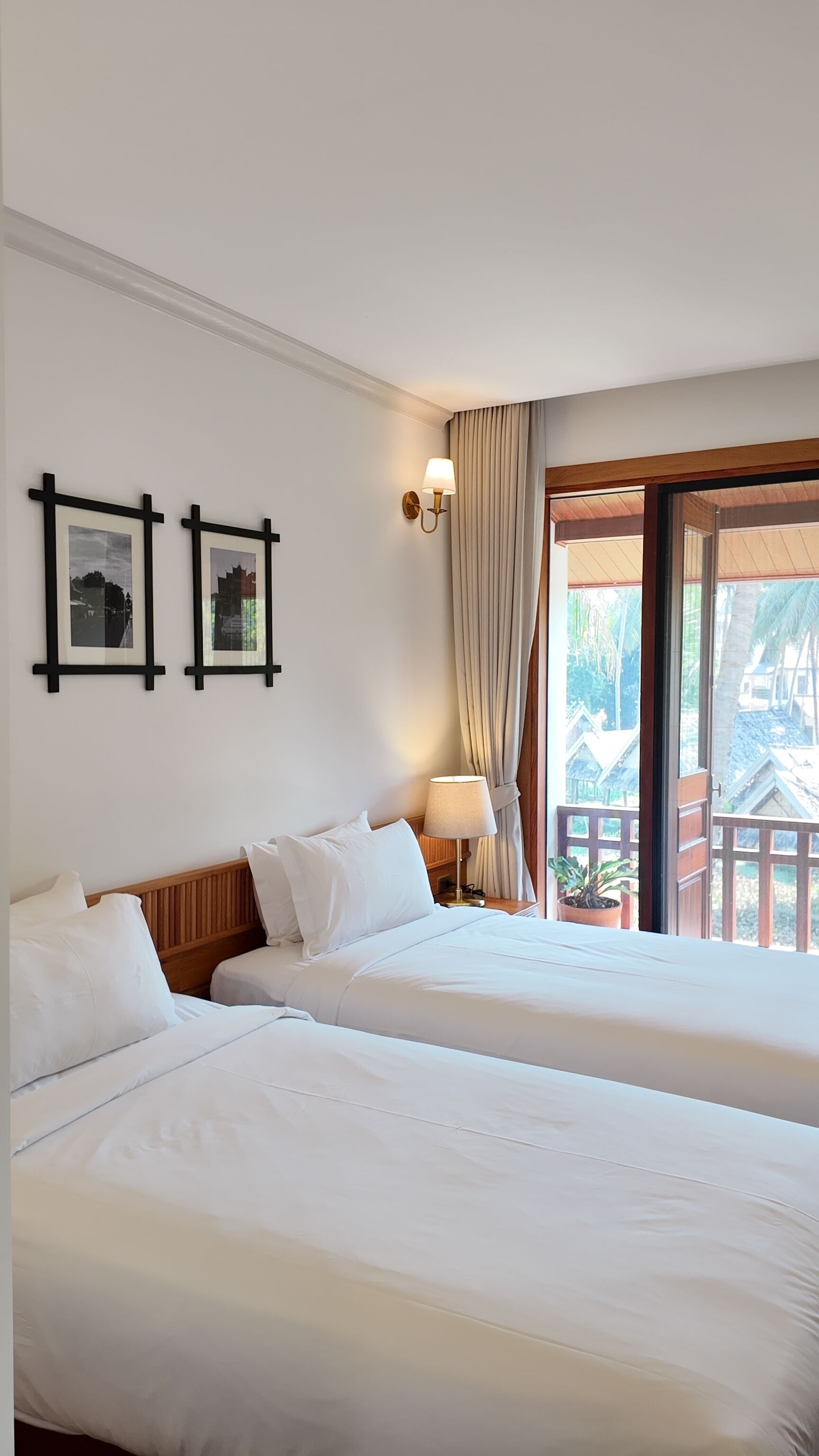 Deluxe Twin Room, Balcony, Garden View | Minibar, desk, free WiFi, bed sheets