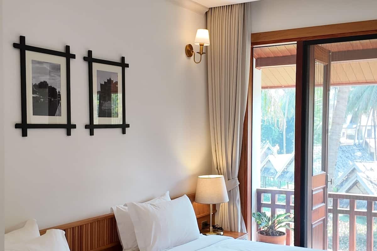 Deluxe Twin Room, Balcony, Garden View | Minibar, desk, free WiFi, bed sheets