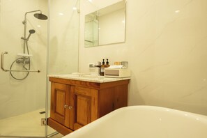 Deluxe Twin Room, Balcony, Garden View | Bathroom | Hair dryer, slippers, towels, soap - Asoca Hotel Luang Prabang (Luang Prabang)