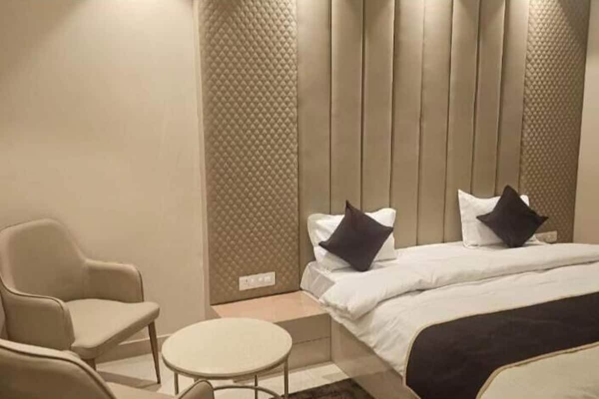 Deluxe Room, Balcony | Desk, free WiFi