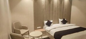 Deluxe Oda, Balkon | 1 yatak odası, masa, ücretsiz kablosuz İnternet 