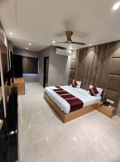 Hotel Maya Crystal