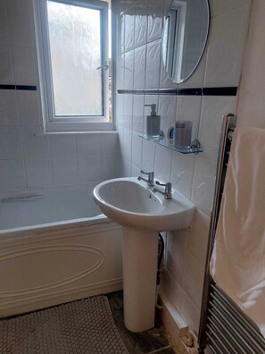 Bruser, håndklæder, Sæbe, Toiletpapir