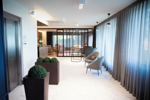 Reception - AVENIDA LOFTS (A Coruna)