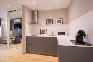 Superior Studio, City View | Private kitchen