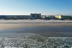 Beach nearby - Stylish Oceanfront Condo | Updated + Pool Access (North Wildwood)