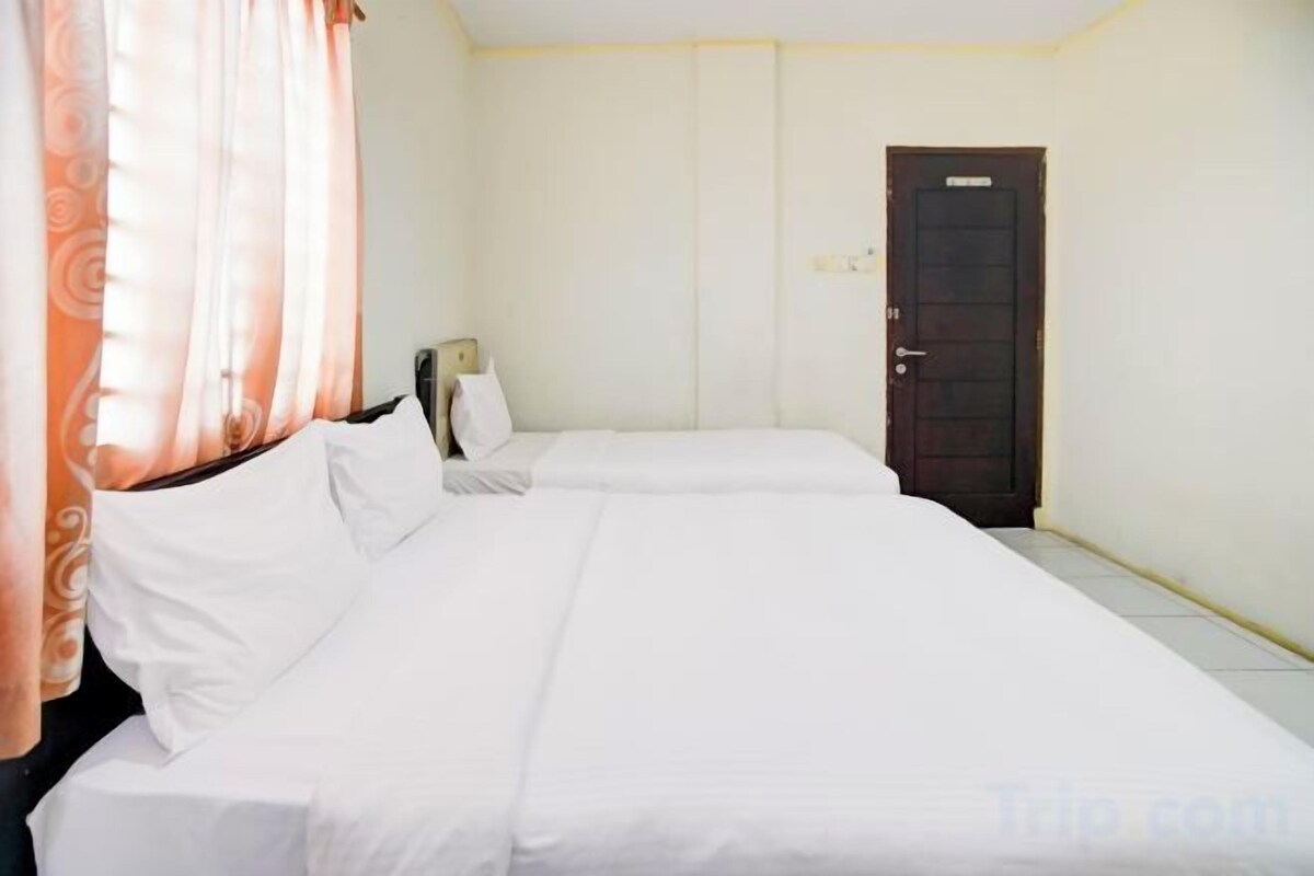 Premium bedding, WiFi (free), bed sheets