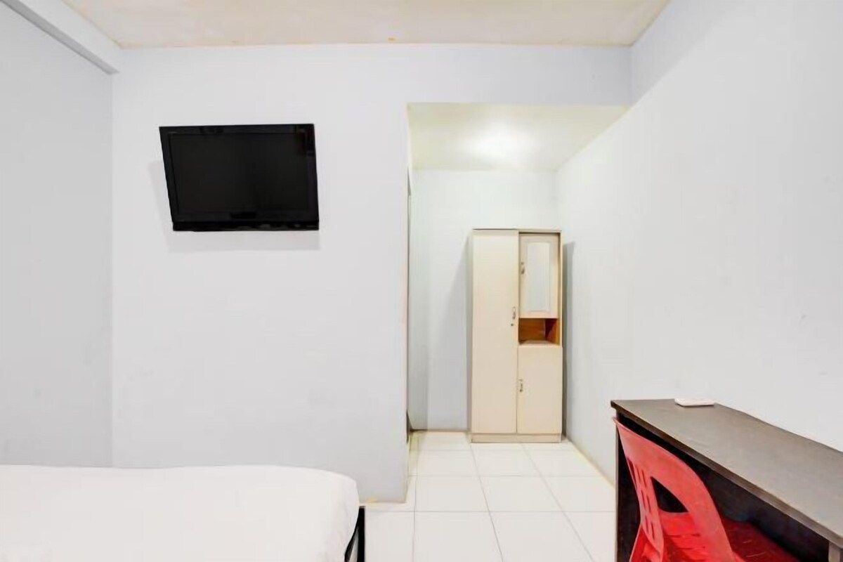 Premium bedding, WiFi (free), bed sheets