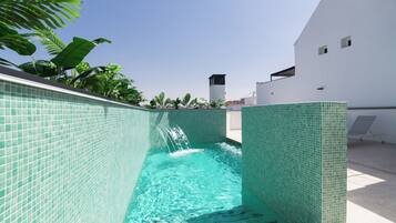 Piscine extérieure (ouverte en saison)