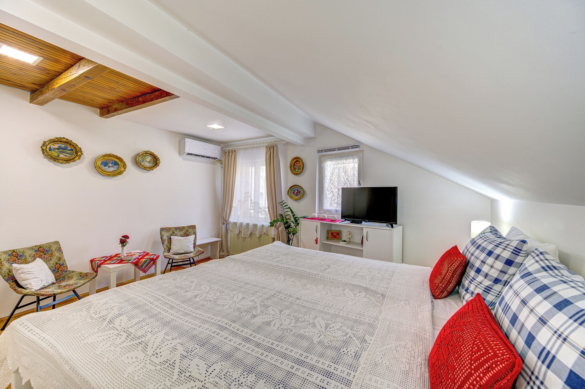 2 habitaciones, tabla de planchar con plancha y wifi gratis 