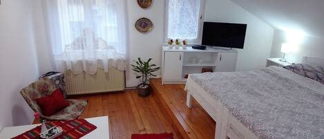 2 bedrooms, iron/ironing board, WiFi, bed sheets