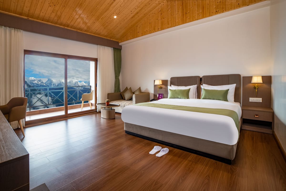 Premium Room, Valley View | Desk, soundproofing, free WiFi, bed sheets