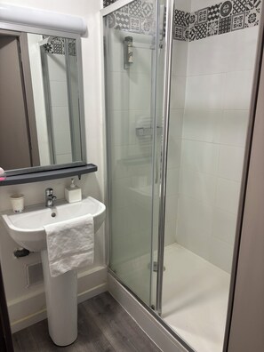 Bathroom - Hôtel l'Ange Couronnée (Belleville-en-Beaujolais)