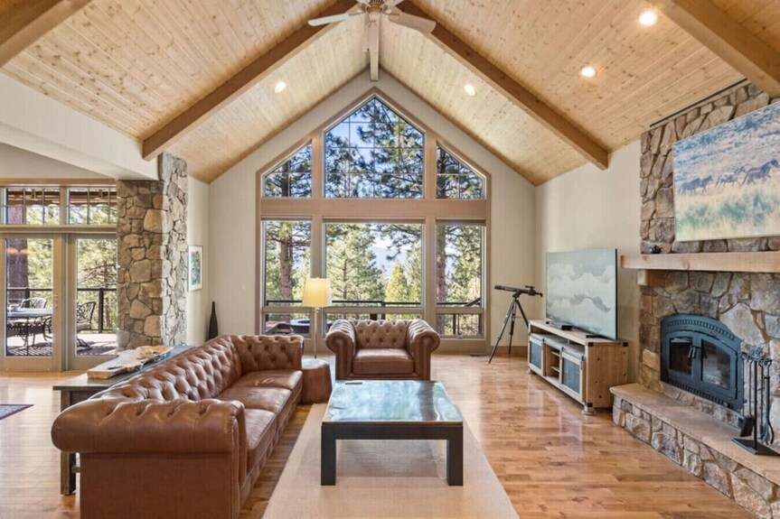Mountaintop Cabin Hot Tub Views Family Golf - Lake Davis, CA