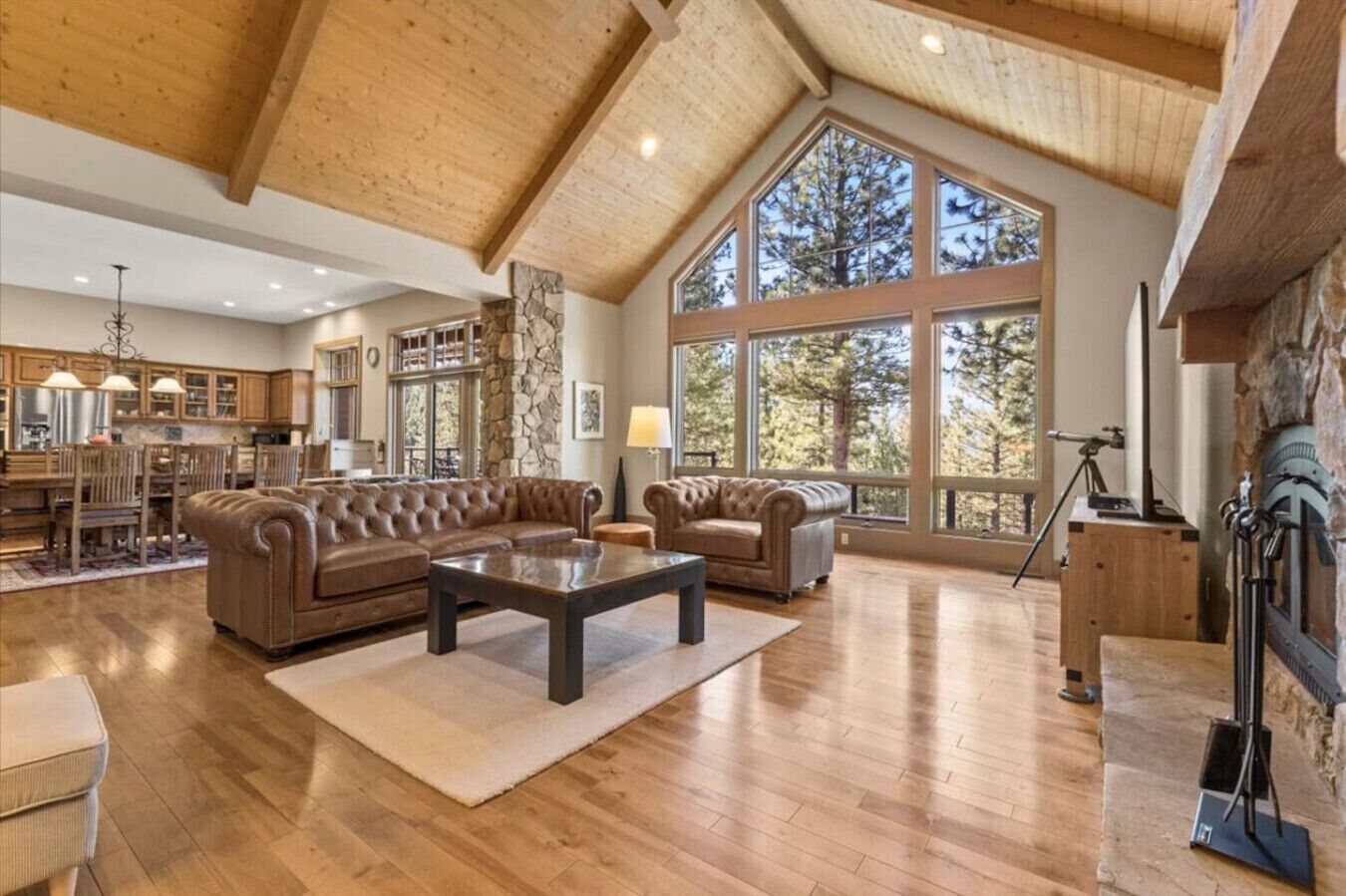 智能电视、壁炉、电子游戏、桌上足球