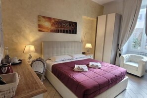 1 bedroom, iron/ironing board, WiFi, bed sheets - Rome Central Rooms ; Double Room with Private Bathroom (Roma)