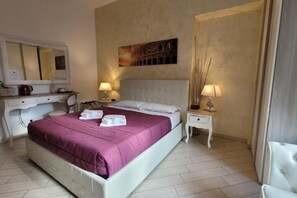 1 bedroom, iron/ironing board, WiFi, bed sheets - Rome Central Rooms ; Double Room with Private Bathroom (Roma)