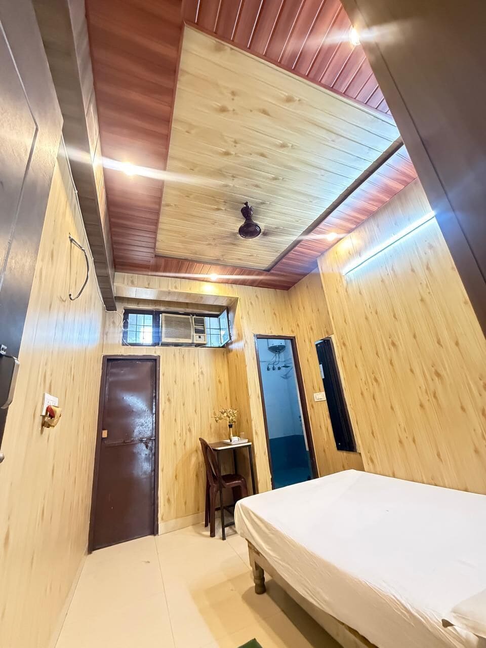 Quarto solteiro | Escrivaninha, Wi-Fi de cortesia, roupa de cama