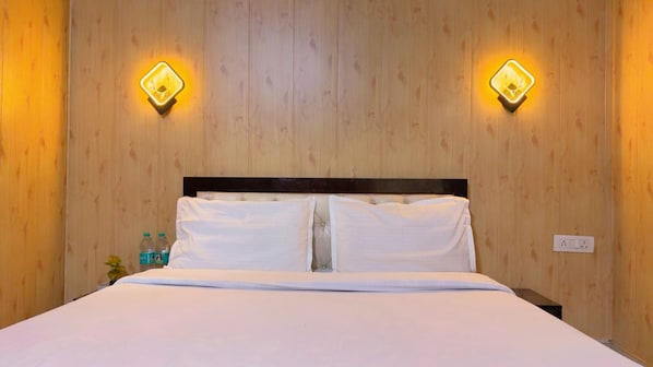 Quarto premium | Escrivaninha, Wi-Fi de cortesia, roupa de cama