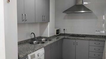 Apartment, 2 Bedrooms, City View | Private kitchen