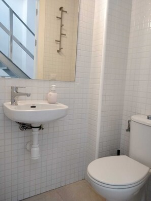 Apartment, 2 Bedrooms, City View | Bathroom