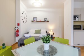 Apartemen, balkon | Area keluarga | TV layar datar