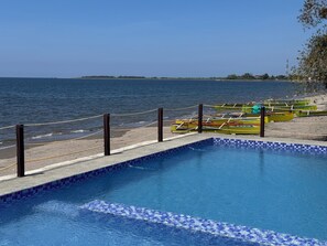 Kolam renang terbuka