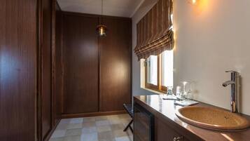 Standard Suite, Sea View | 1 bedroom, iron/ironing board, free WiFi, bed sheets
