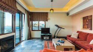 Standard Suite, Sea View | Living room | 32-inch TV with cable channels