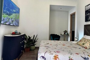 1 habitación, tabla de planchar con plancha, wifi y ropa de cama 