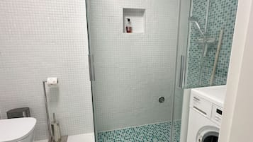 Shower, eco-friendly toiletries, hair dryer, towels